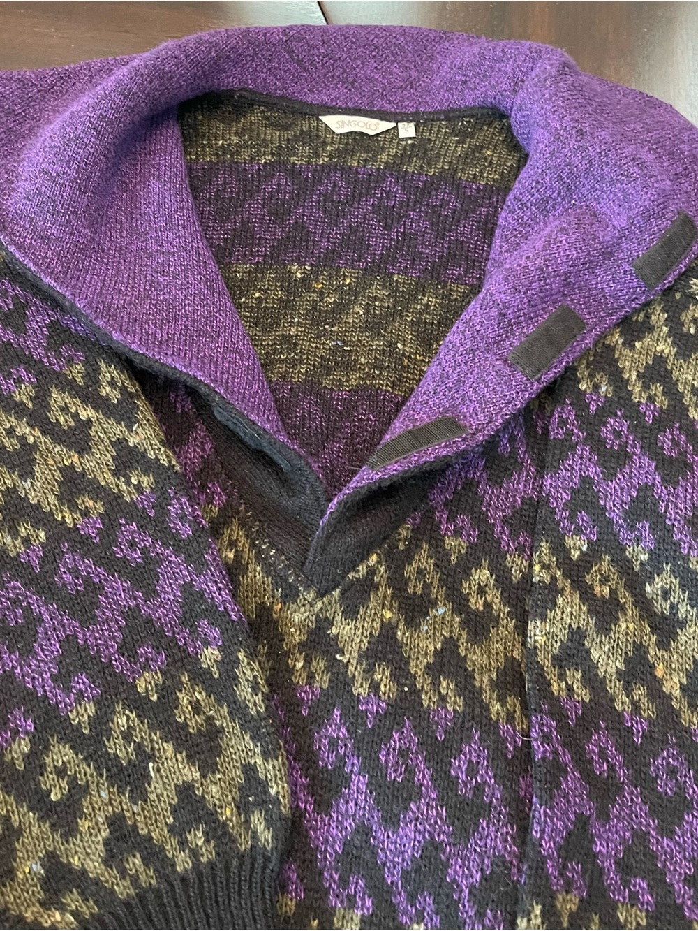 Singolo Knit Sweater with Contrast Collar